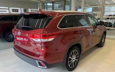 Toyota Highlander III, 2019 год, 3 320 000 рублей, 4 фотография