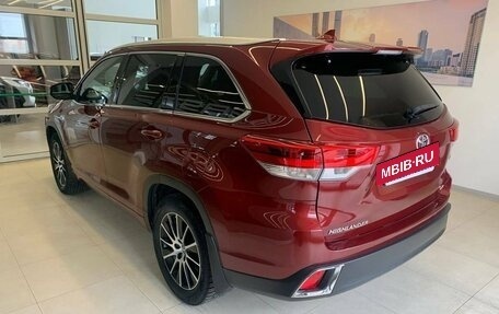 Toyota Highlander III, 2019 год, 3 320 000 рублей, 6 фотография