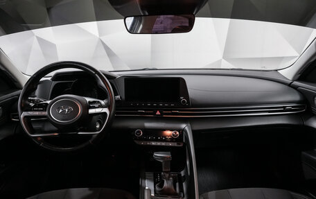 Hyundai Elantra, 2021 год, 2 250 000 рублей, 10 фотография