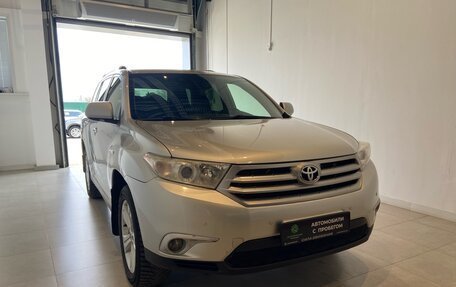 Toyota Highlander III, 2012 год, 1 950 000 рублей, 3 фотография
