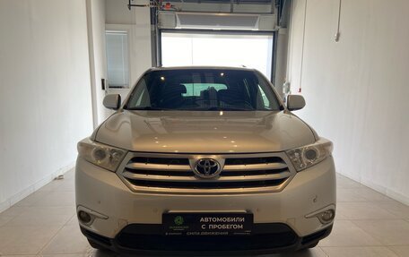 Toyota Highlander III, 2012 год, 1 950 000 рублей, 2 фотография