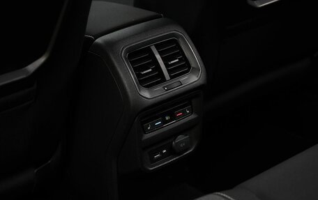Volkswagen Tiguan II, 2018 год, 2 988 000 рублей, 18 фотография