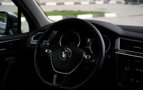 Volkswagen Tiguan II, 2018 год, 2 988 000 рублей, 19 фотография