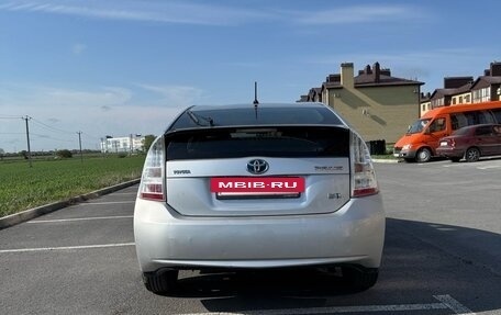 Toyota Prius, 2010 год, 1 045 000 рублей, 10 фотография
