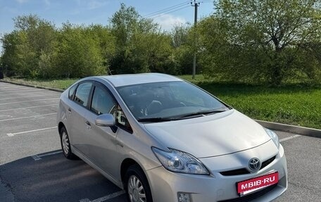 Toyota Prius, 2010 год, 1 045 000 рублей, 3 фотография