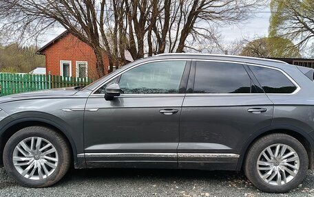 Volkswagen Touareg III, 2018 год, 3 990 000 рублей, 8 фотография
