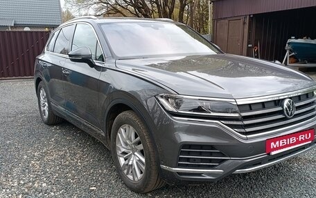 Volkswagen Touareg III, 2018 год, 3 990 000 рублей, 6 фотография