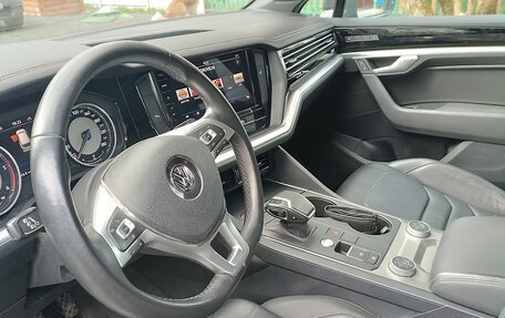 Volkswagen Touareg III, 2018 год, 3 990 000 рублей, 12 фотография