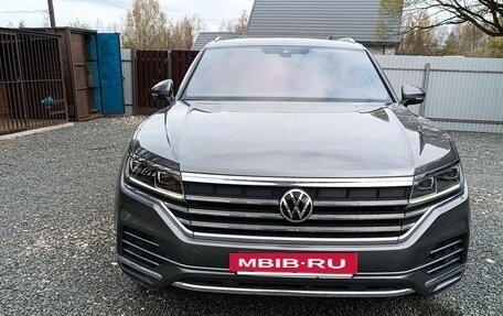 Volkswagen Touareg III, 2018 год, 3 990 000 рублей, 9 фотография