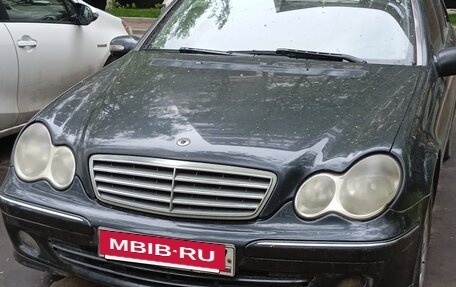 Mercedes-Benz C-Класс, 2005 год, 750 000 рублей, 3 фотография