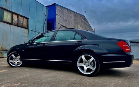 Mercedes-Benz S-Класс, 2011 год, 2 100 000 рублей, 2 фотография