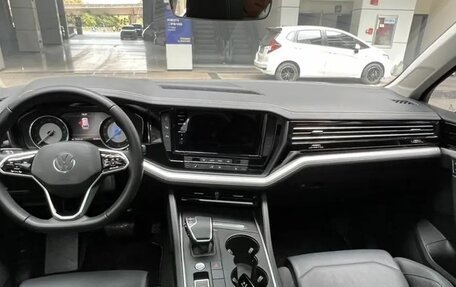 Volkswagen Touareg III, 2021 год, 4 650 000 рублей, 8 фотография