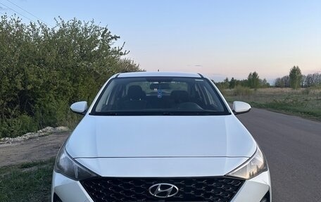 Hyundai Solaris II рестайлинг, 2020 год, 1 200 000 рублей, 2 фотография