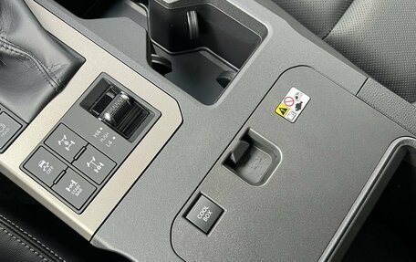 Toyota Land Cruiser Prado, 2024 год, 10 490 000 рублей, 23 фотография