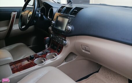 Toyota Highlander III, 2011 год, 1 750 000 рублей, 3 фотография