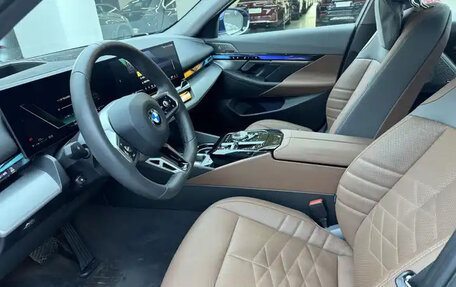 BMW 5 серия, 2024 год, 7 976 000 рублей, 12 фотография