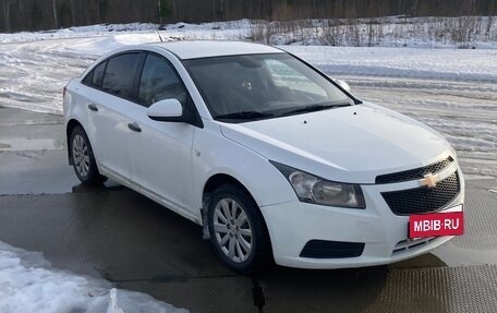 Chevrolet Cruze II, 2011 год, 580 000 рублей, 3 фотография