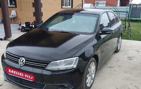 Volkswagen Jetta VI, 2011 год, 880 000 рублей, 4 фотография