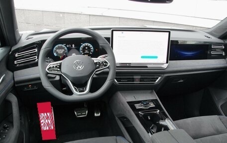 Volkswagen Tiguan, 2024 год, 6 399 000 рублей, 8 фотография