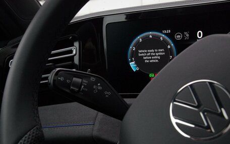 Volkswagen Tiguan, 2024 год, 6 399 000 рублей, 22 фотография