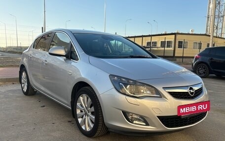 Opel Astra J, 2011 год, 850 000 рублей, 3 фотография
