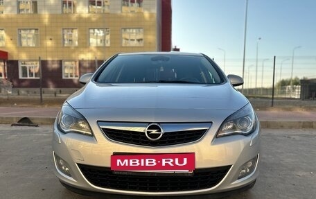 Opel Astra J, 2011 год, 850 000 рублей, 2 фотография