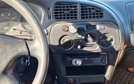 Mitsubishi Mirage VI рестайлинг, 2000 год, 210 000 рублей, 1 фотография