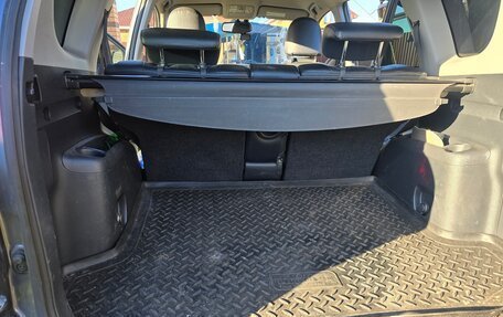 Toyota RAV4, 2011 год, 1 900 000 рублей, 18 фотография