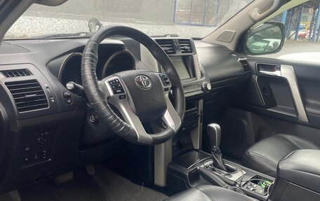 Toyota Land Cruiser Prado 150 рестайлинг 2, 2010 год, 2 200 000 рублей, 2 фотография