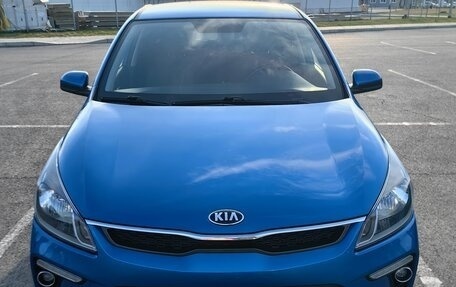 KIA Rio IV, 2018 год, 1 550 000 рублей, 2 фотография