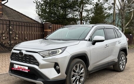 Toyota RAV4, 2020 год, 3 990 000 рублей, 12 фотография