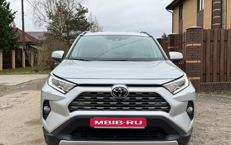 Toyota RAV4, 2020 год, 3 990 000 рублей, 2 фотография