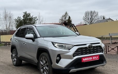 Toyota RAV4, 2020 год, 3 990 000 рублей, 10 фотография
