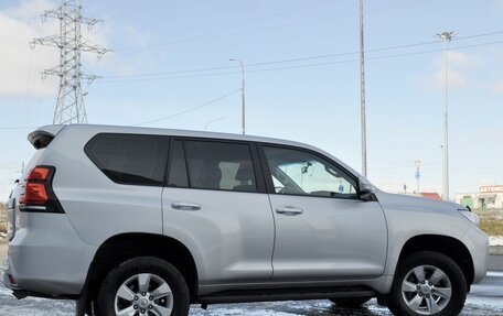 Toyota Land Cruiser Prado 150 рестайлинг 2, 2021 год, 5 499 000 рублей, 6 фотография