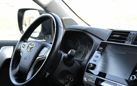 Toyota Land Cruiser Prado 150 рестайлинг 2, 2021 год, 5 499 000 рублей, 15 фотография