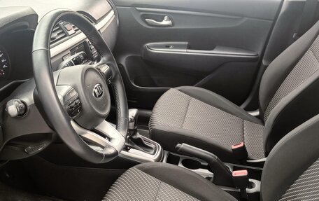 KIA Rio IV, 2018 год, 1 595 000 рублей, 6 фотография