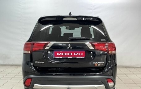 Mitsubishi Outlander III рестайлинг 3, 2017 год, 2 970 000 рублей, 6 фотография