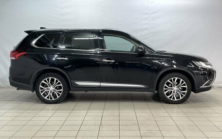 Mitsubishi Outlander III рестайлинг 3, 2017 год, 2 970 000 рублей, 9 фотография