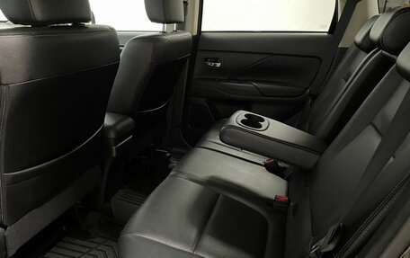 Mitsubishi Outlander III рестайлинг 3, 2017 год, 2 970 000 рублей, 14 фотография