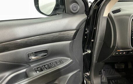 Mitsubishi Outlander III рестайлинг 3, 2017 год, 2 970 000 рублей, 21 фотография