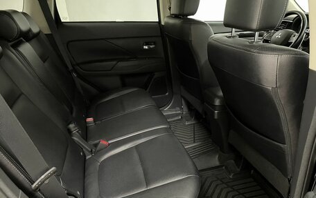 Mitsubishi Outlander III рестайлинг 3, 2017 год, 2 970 000 рублей, 22 фотография