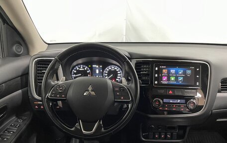 Mitsubishi Outlander III рестайлинг 3, 2017 год, 2 970 000 рублей, 17 фотография