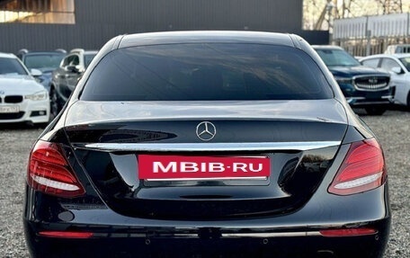 Mercedes-Benz E-Класс, 2016 год, 3 100 000 рублей, 5 фотография