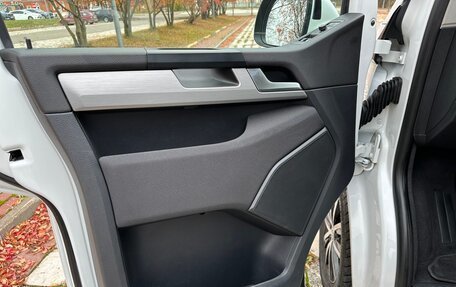 Volkswagen Multivan T6 рестайлинг, 2018 год, 4 999 000 рублей, 23 фотография