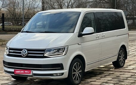 Volkswagen Multivan T6 рестайлинг, 2018 год, 4 999 000 рублей, 3 фотография