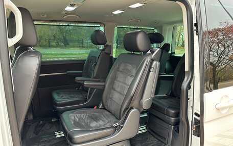Volkswagen Multivan T6 рестайлинг, 2018 год, 4 999 000 рублей, 24 фотография