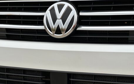 Volkswagen Multivan T6 рестайлинг, 2018 год, 4 999 000 рублей, 28 фотография