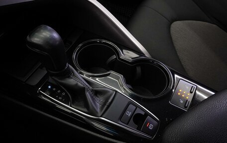 Toyota Camry, 2018 год, 2 399 000 рублей, 15 фотография