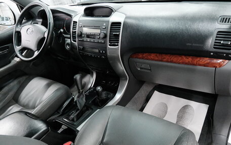 Toyota Land Cruiser Prado 120 рестайлинг, 2004 год, 1 999 000 рублей, 22 фотография