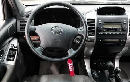 Toyota Land Cruiser Prado 120 рестайлинг, 2004 год, 1 999 000 рублей, 13 фотография